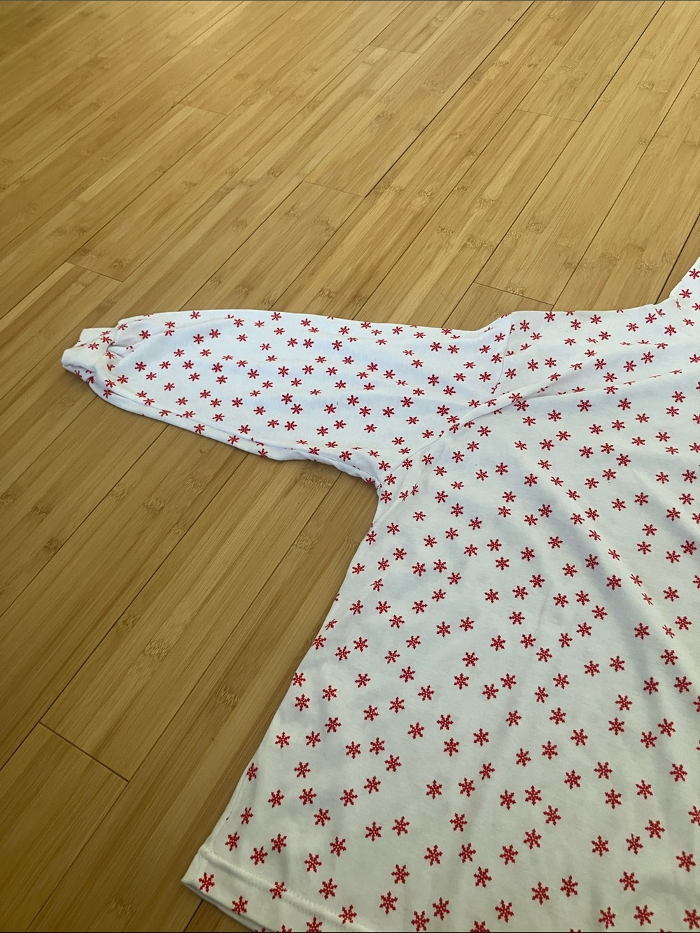 Women’s White Mock Neck Top with Red Daisy Print - Picture 3 of 10